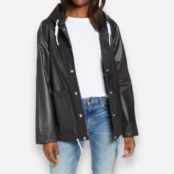 UGG Women’s Rain Jacket Medium New - Picture 2 of 13